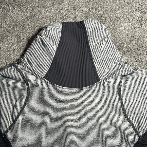 Lululemon Run Inspire 1/2 Half Zip Womens Size 6 Gray Black Striped Athleisure - Picture 11 of 16